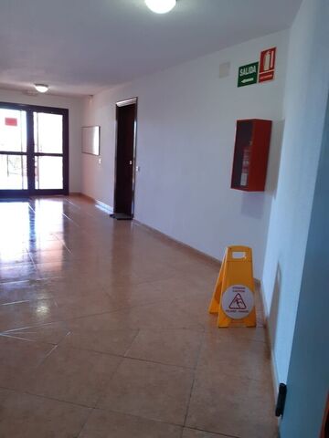Foto de la limpieza de oficinas. Foto tomada en Santa Cruz de Tenerife.